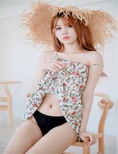 亚洲1卡一卡二卡三新区2022-旗袍美女